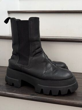 Full-Grain Leather Lug Platform Chelsea Boot Thursday Boot Company Size 8.5